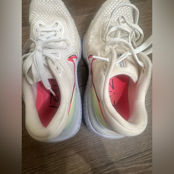 Women's Nike Zoom X Invincible Run Flyknit Running Shoes - Picture 13 of 15